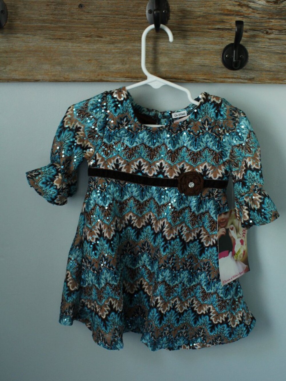 Nanette Size 24M Fine Crochet Shell Turqouise Brown  Sequins